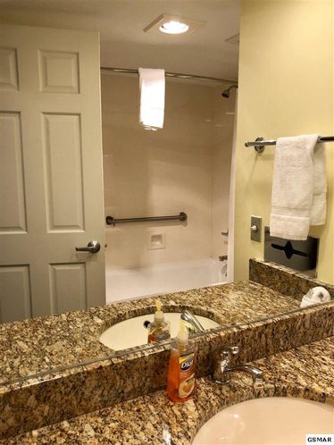 425 Stuart Ln, Gatlinburg, TN 37738